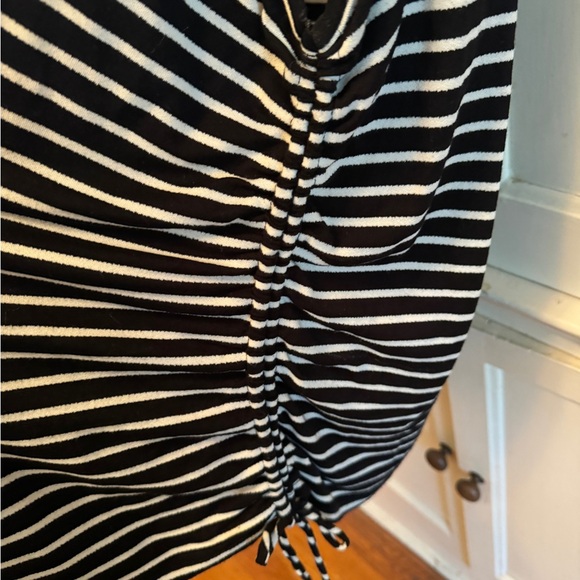 Women’s sz M Black and white striped tank top with side ties - Picture 3 of 3